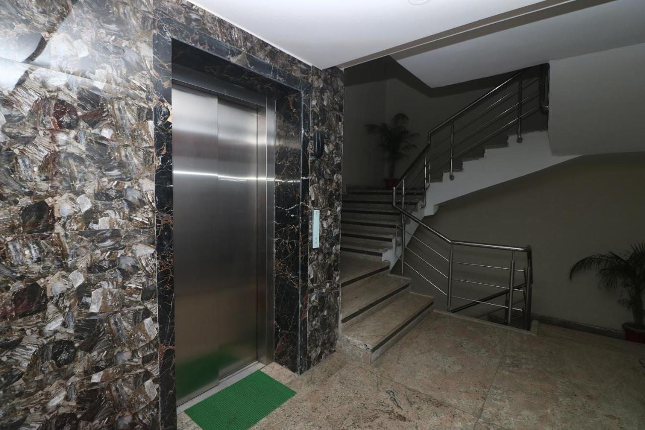 Oyo 9999 Hotel La Wisteria Дели Экстерьер фото