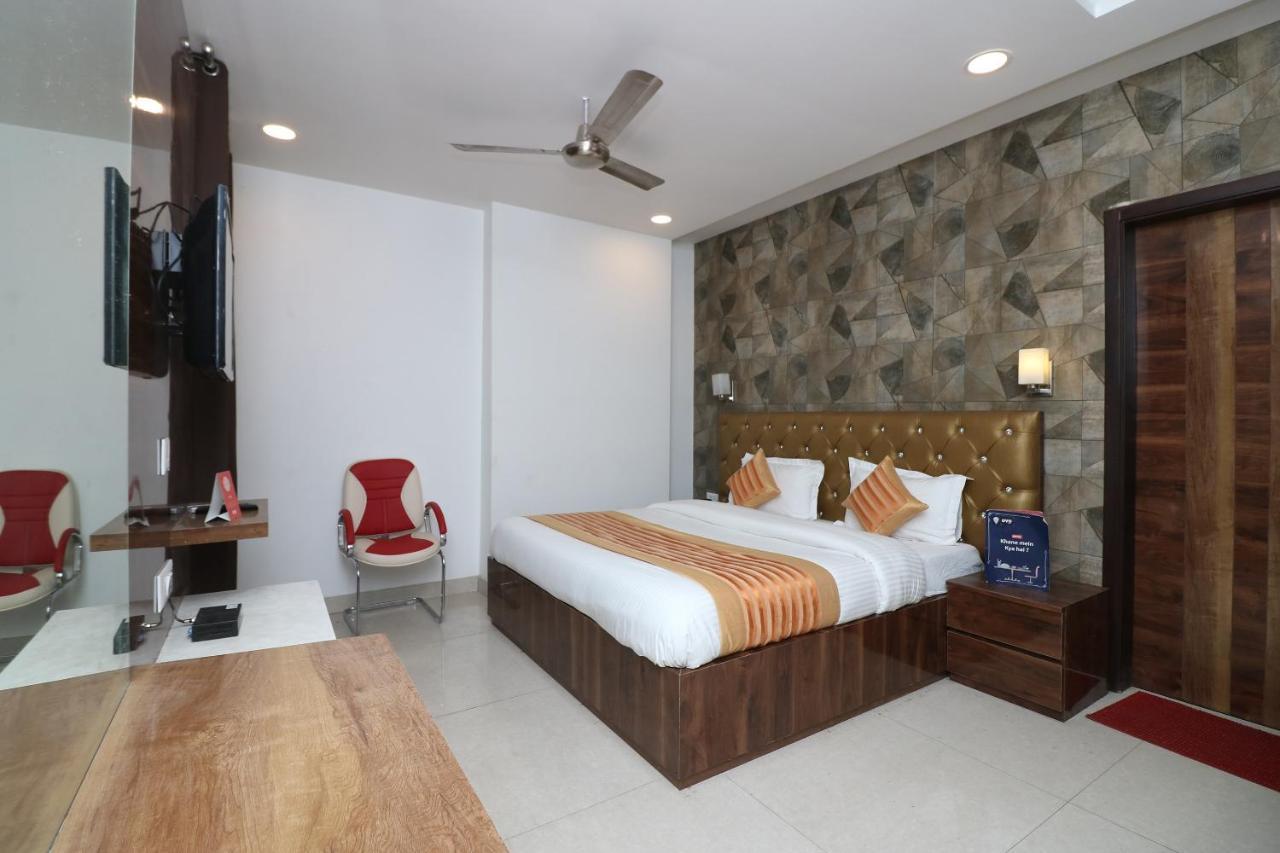 Oyo 9999 Hotel La Wisteria Дели Экстерьер фото