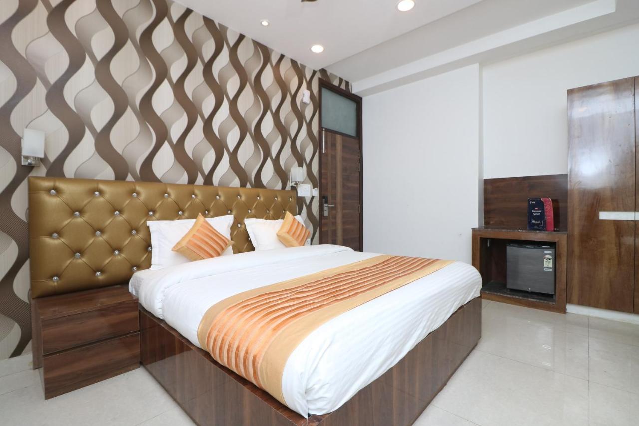 Oyo 9999 Hotel La Wisteria Дели Экстерьер фото